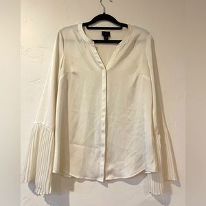 Worthington blouse with beautiful sleeve detail, size S